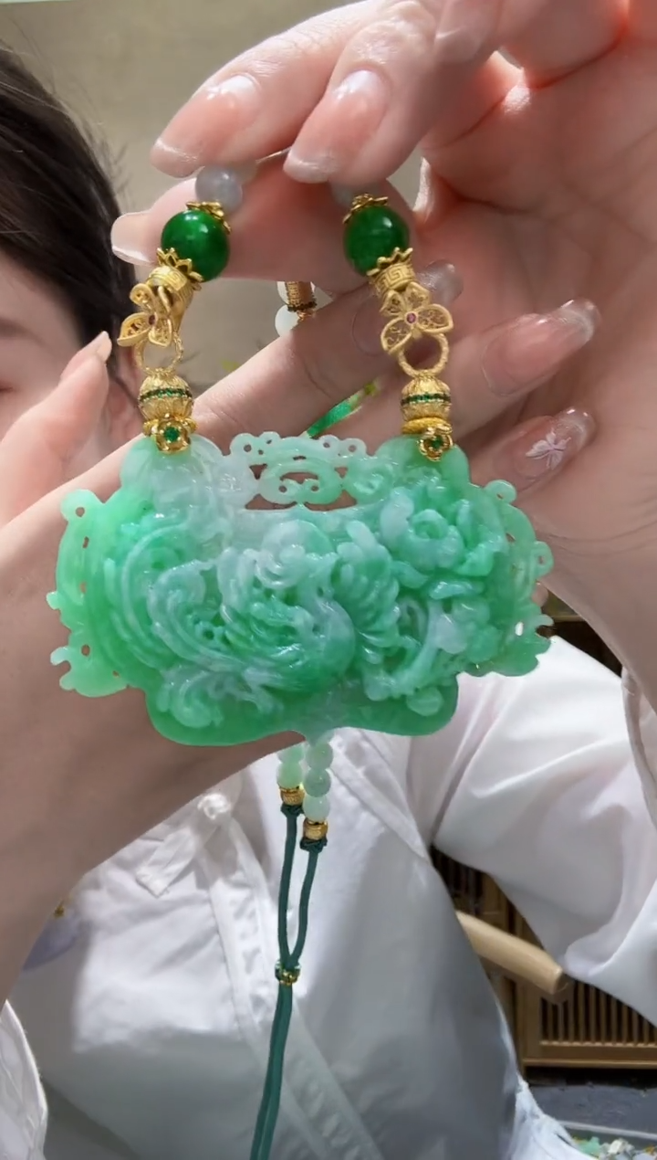 翡翠未镶嵌颈饰吊坠