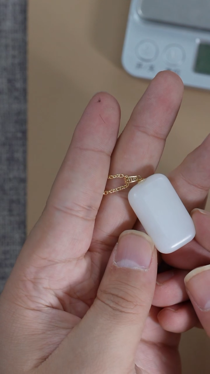 18K金镶嵌和田玉挂件LUCE-10