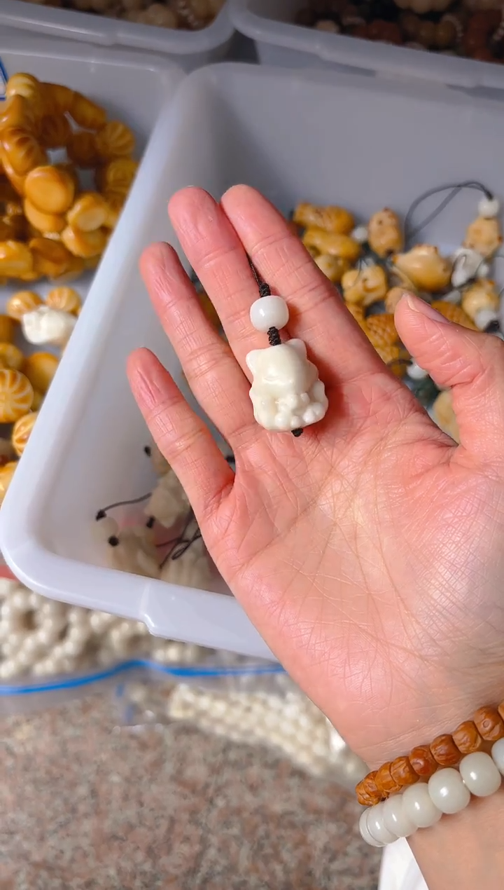 吊坠菩提根/象牙果白色凤九挂件