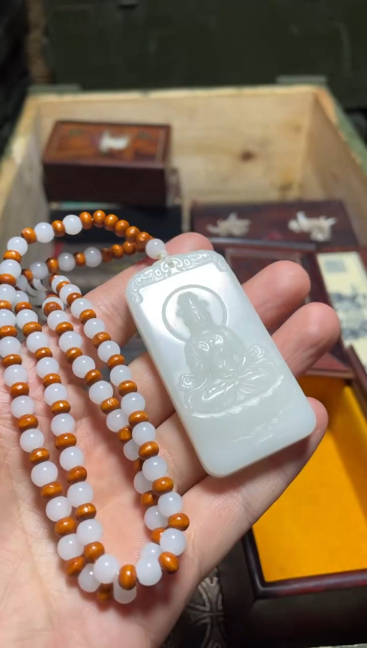 【闪购商品】白观音带链子1件