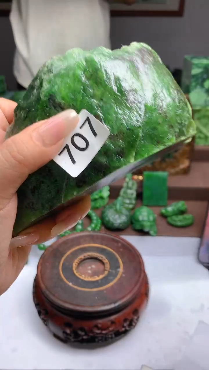 和田玉（碧玉）未镶嵌珠宝半成品1