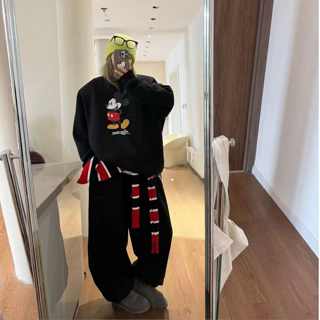 D55910韩系新款时尚套装米奇卫衣+休闲阔腿卫裤+披肩三件套