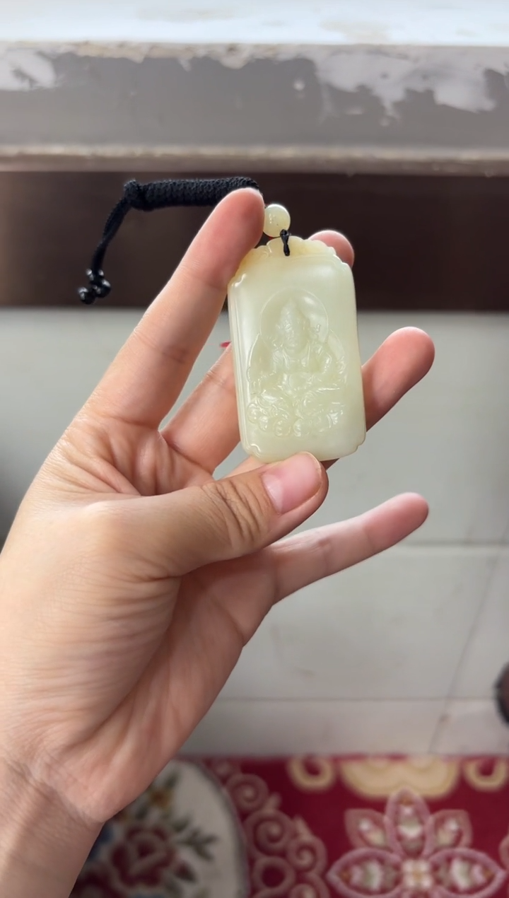 【闪购商品】和田玉吊坠(赠链)未镶嵌且末微色差迪克兰吊坠