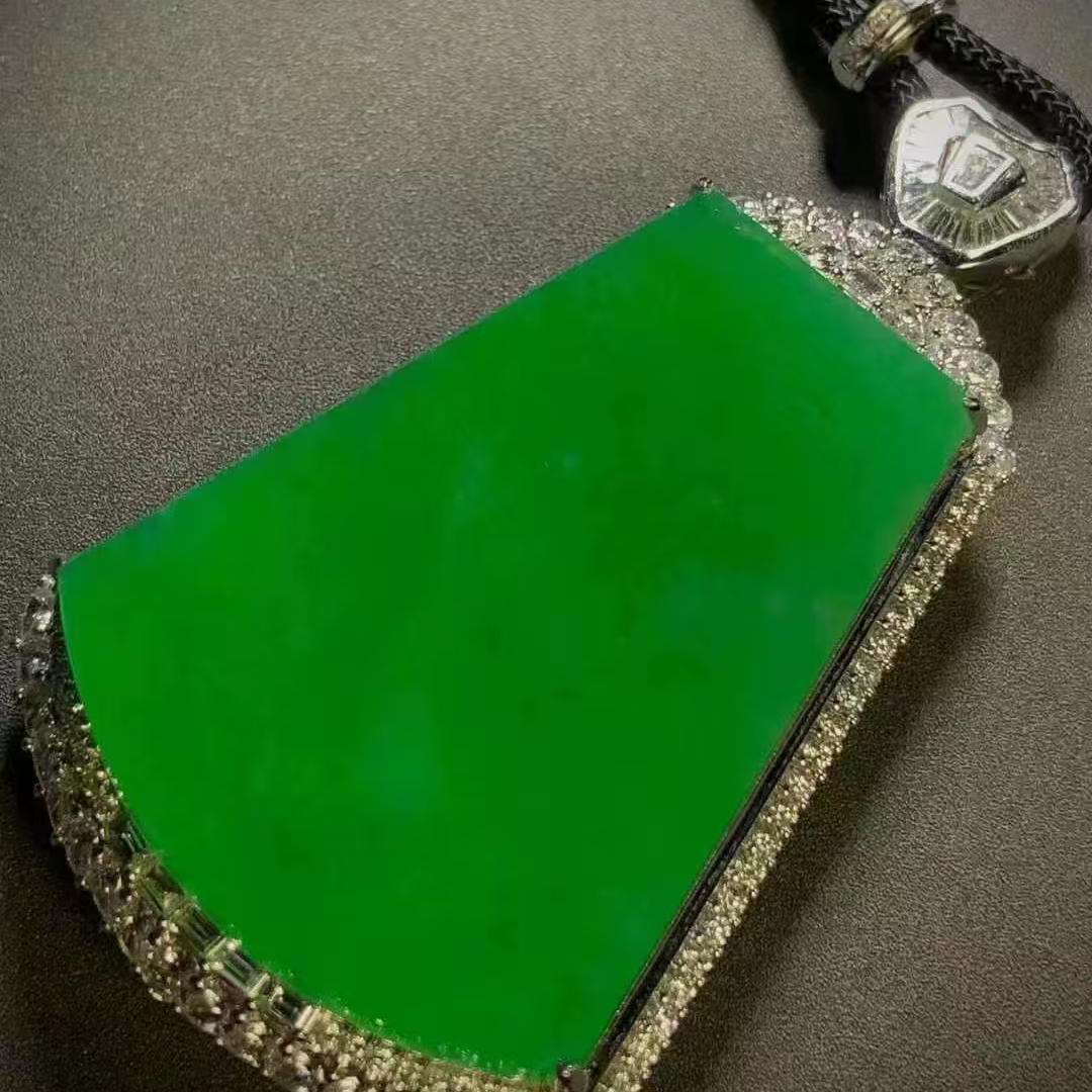 镶冰种阳绿素面牌