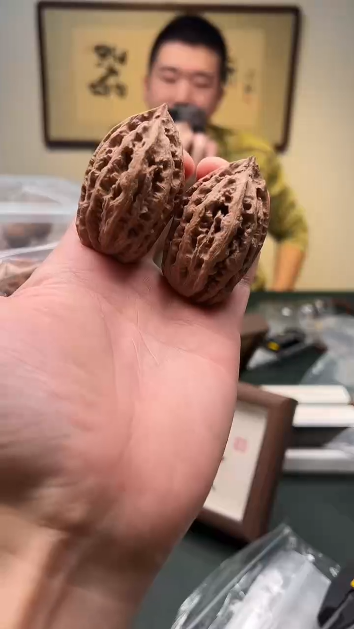 把件文玩核桃58mm+（高） 航母秋子 1对 19号