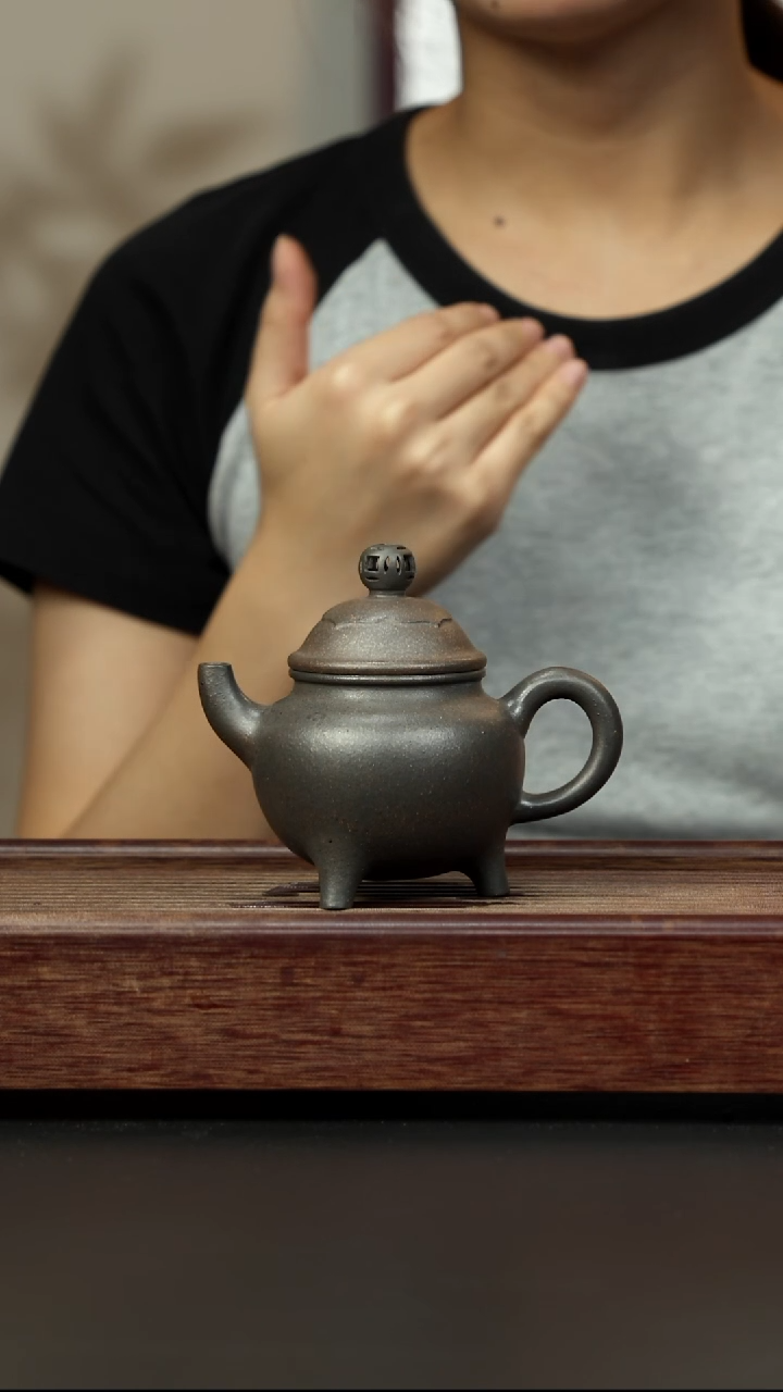 紫砂茶壶岩中泥三拼 三足如意