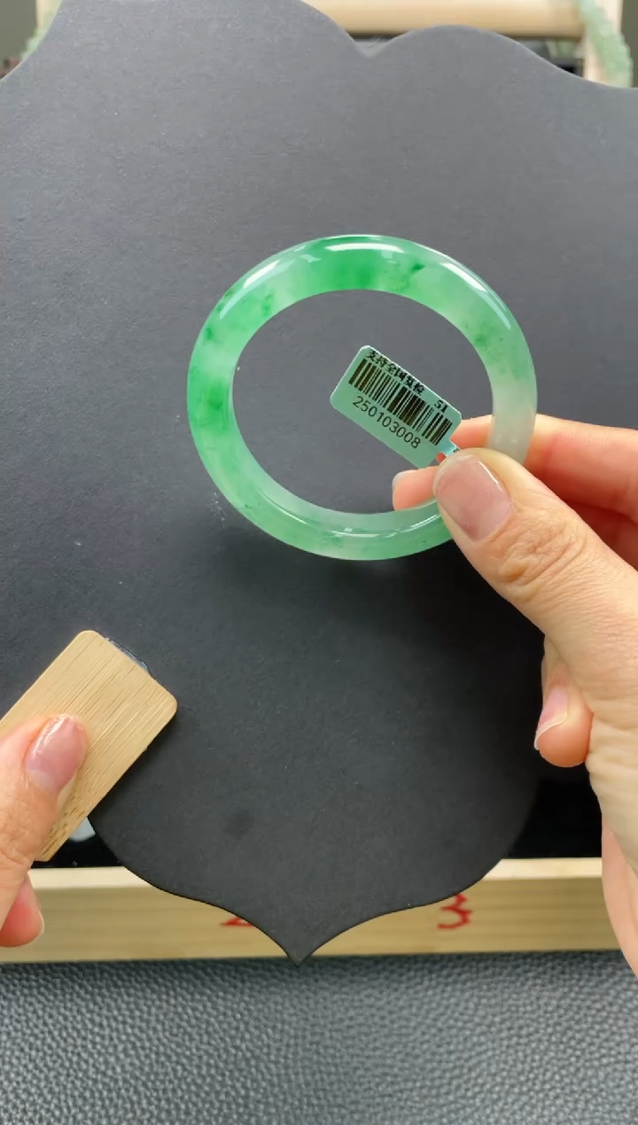 【闪购商品】石英质玉手镯未镶嵌口径51