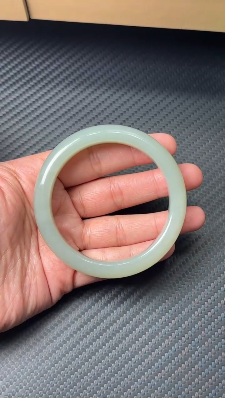 未镶嵌手镯和田玉且末近矿微色差58+m