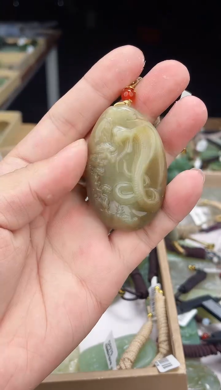 颈饰未镶嵌和田玉1