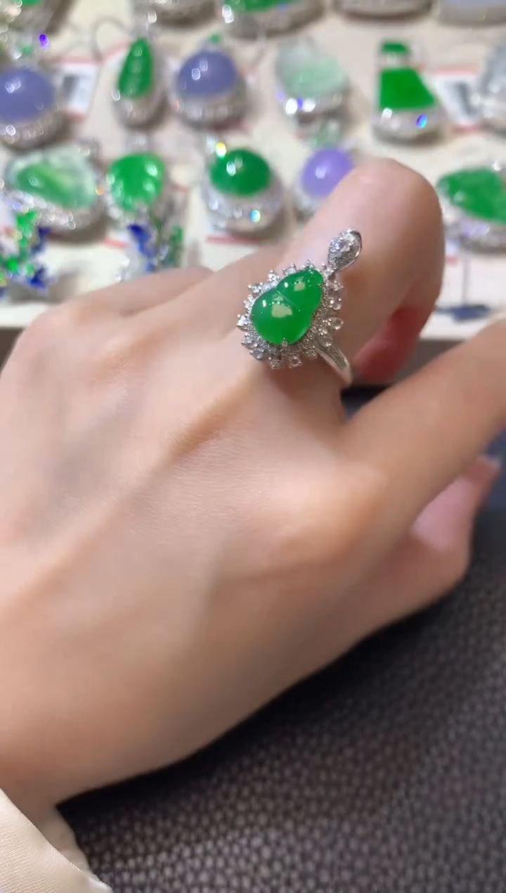 【闪购商品】翡翠吊坠(不含链)18K金镶嵌A35