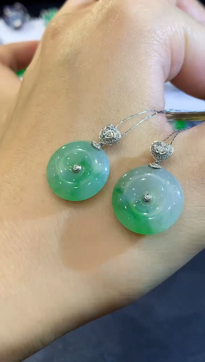 翡翠18K金镶嵌吊坠(不含链)多样性发其一