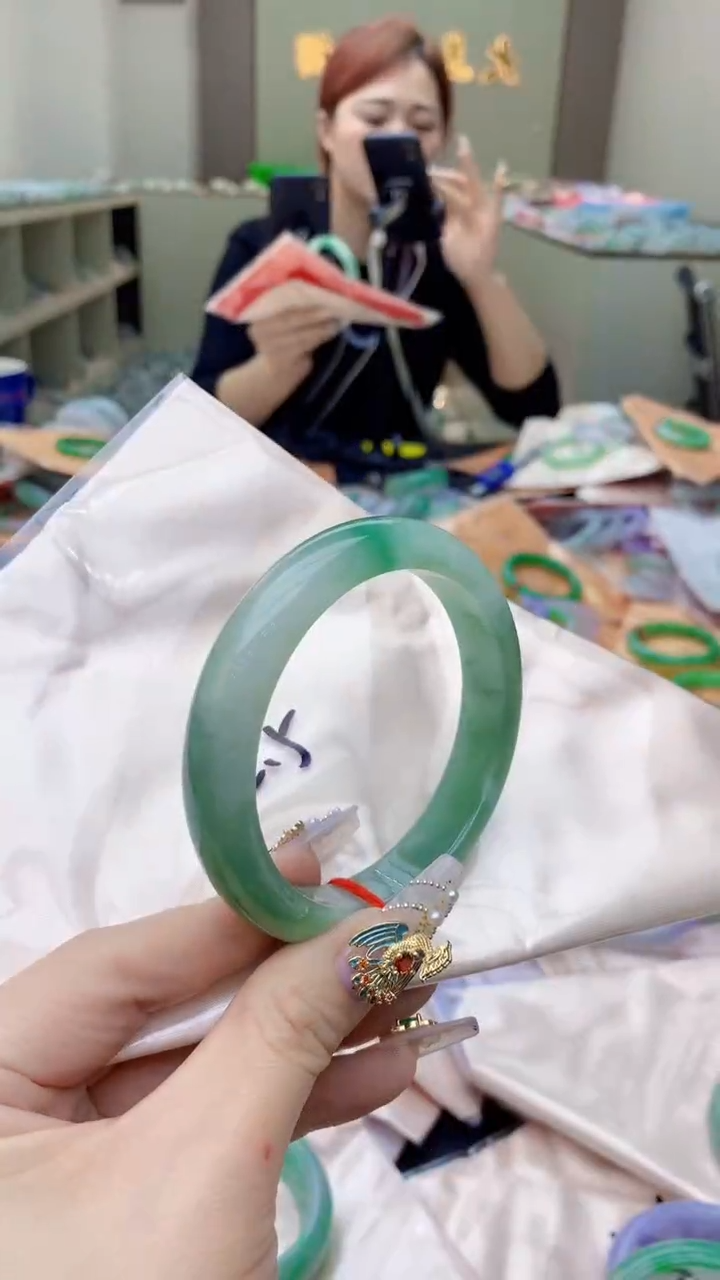 【闪购商品】翡翠手镯未镶嵌1018340928