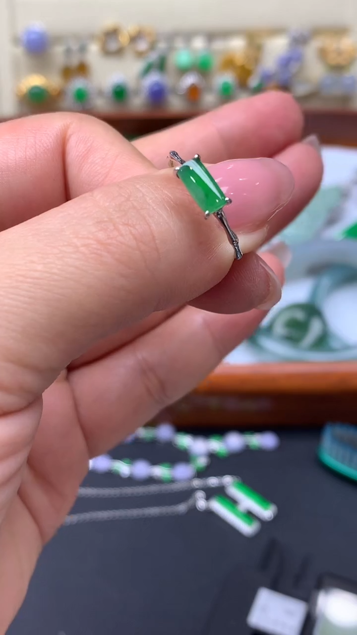 【闪购商品】翡翠戒指18K金镶嵌76-天然翡翠