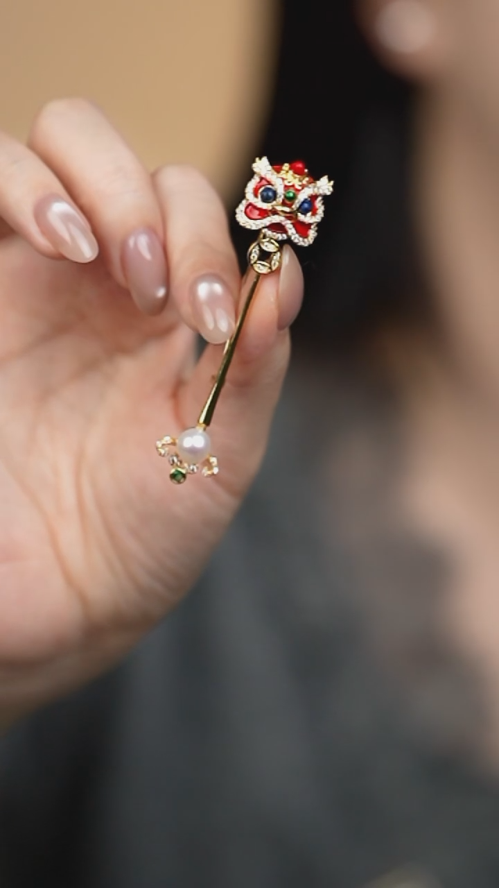 合金胸饰海水珍珠7-8akoya醒狮胸针