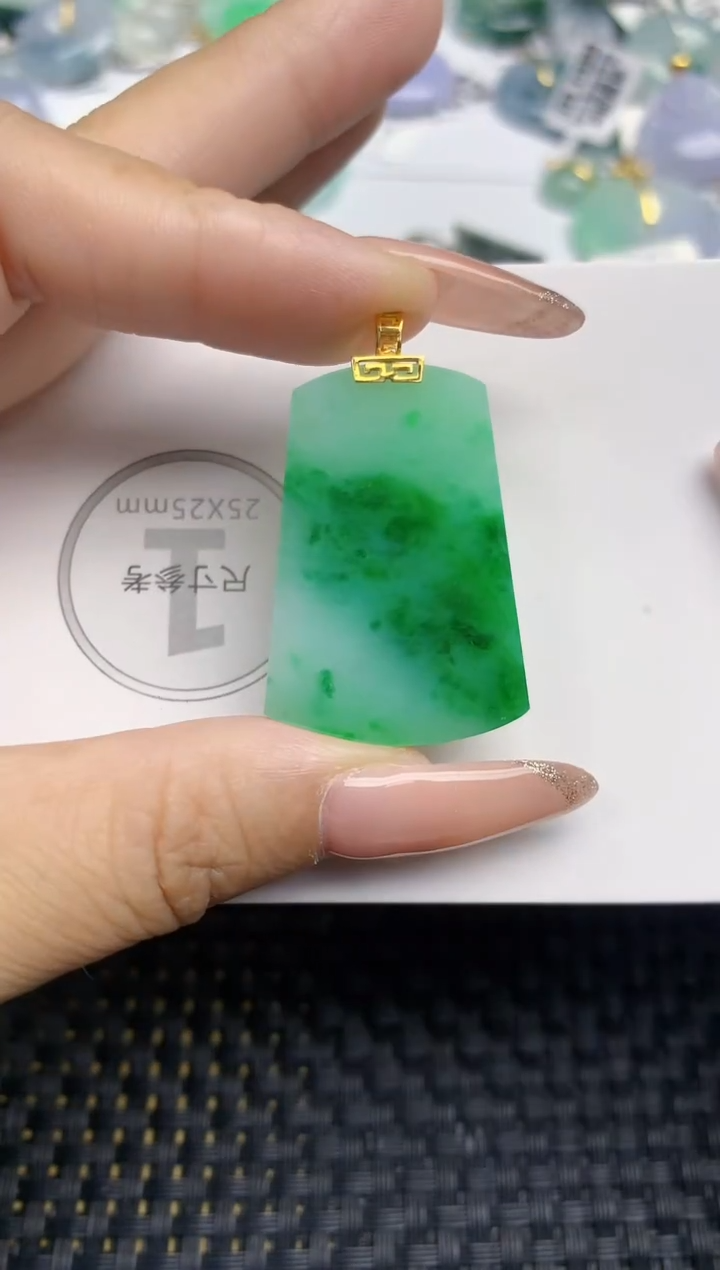 颈饰18K金镶嵌翡翠天然缅甸A货翡翠百元以上9元证书费自理
