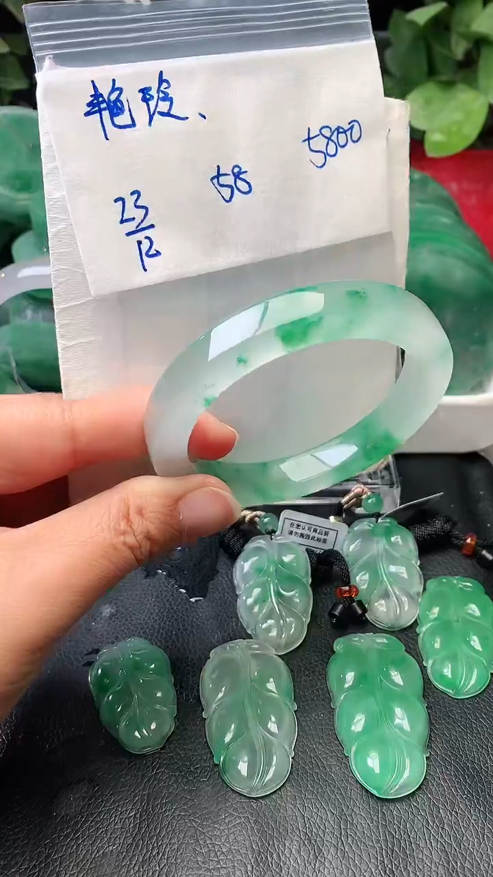 定制石英质玉（非洲翠）艳*玲手镯