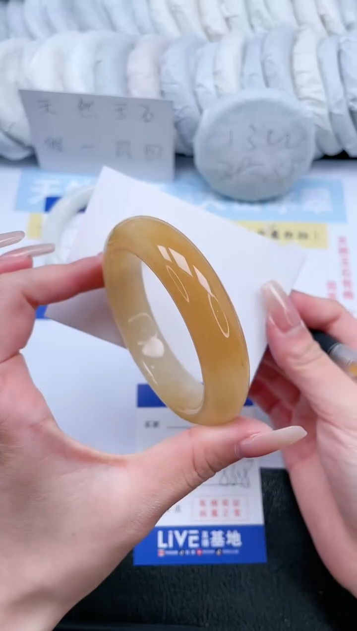 【闪购商品】石英质玉手镯未镶嵌T305-56.8