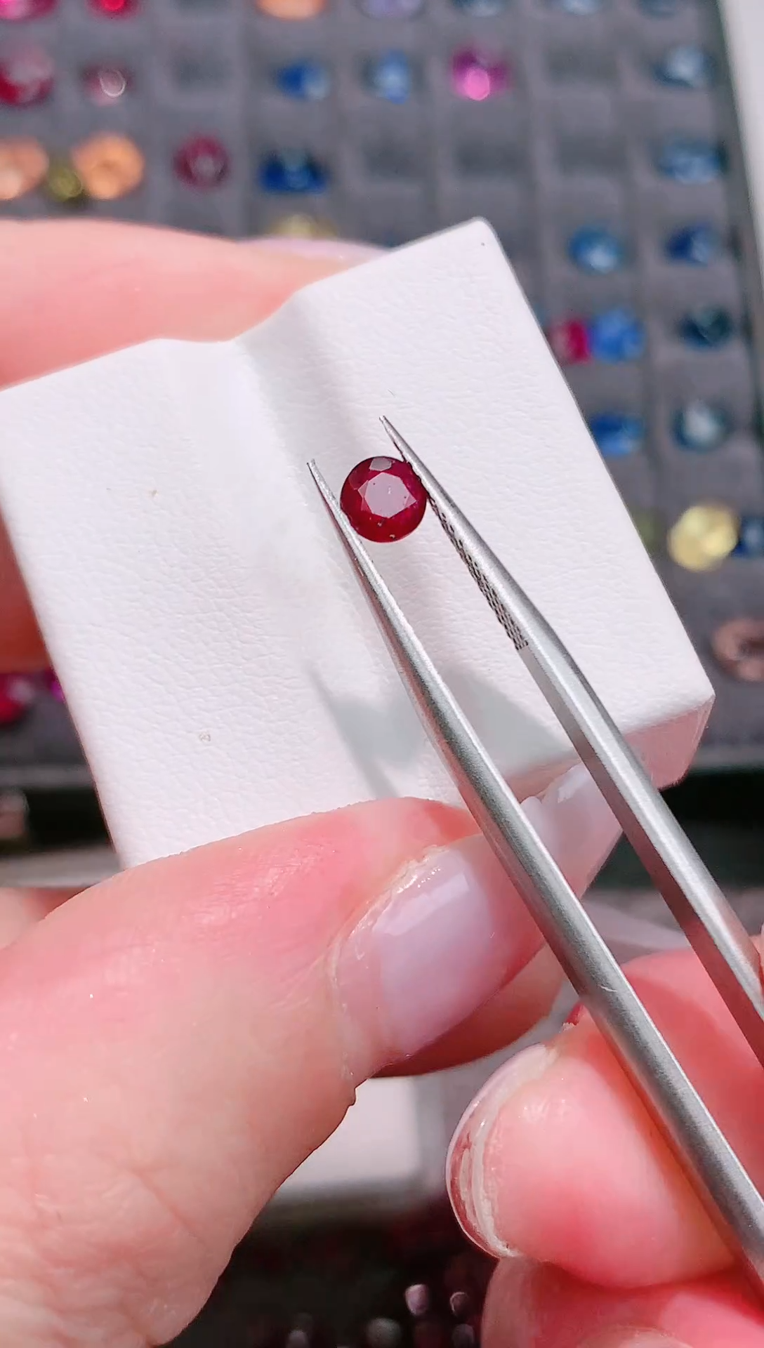 裸石红宝石圆形4.4有黑点0.44ct