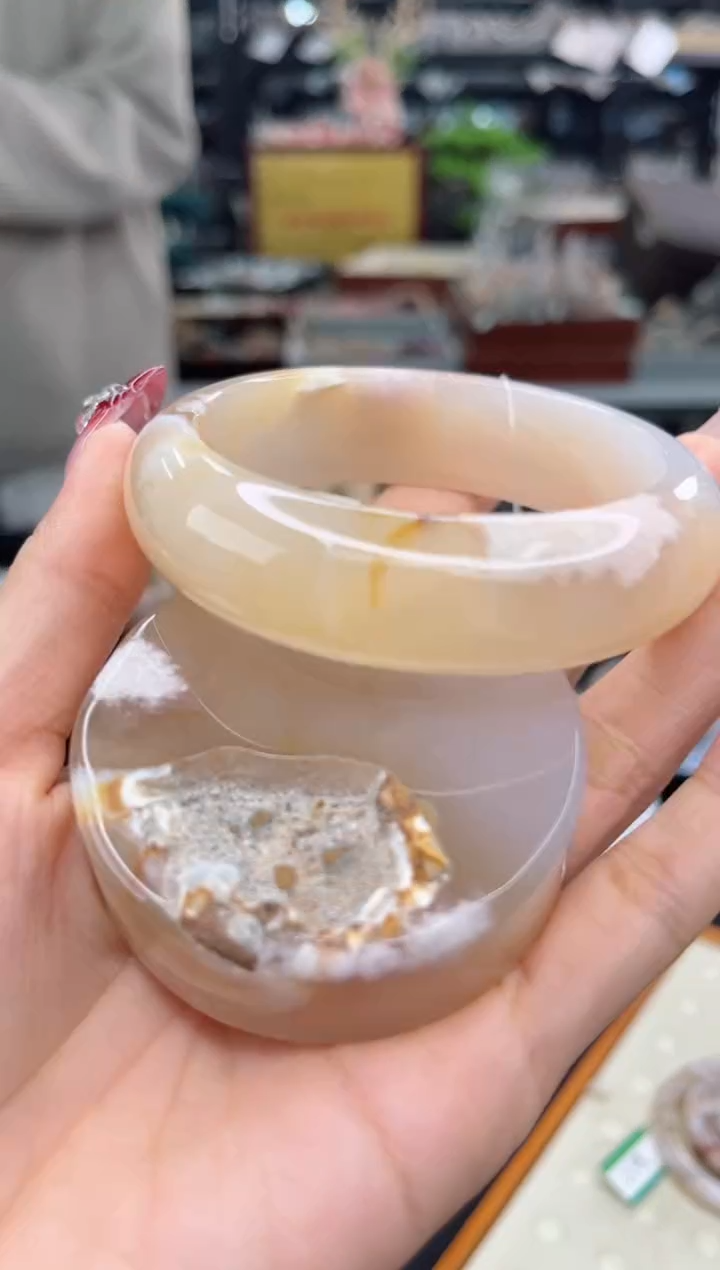 【闪购商品】石英质玉手镯未镶嵌59圈口（赠品镯心）1600158