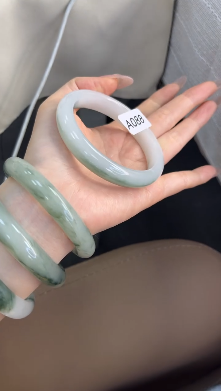 未镶嵌手镯石英质玉微瑕088