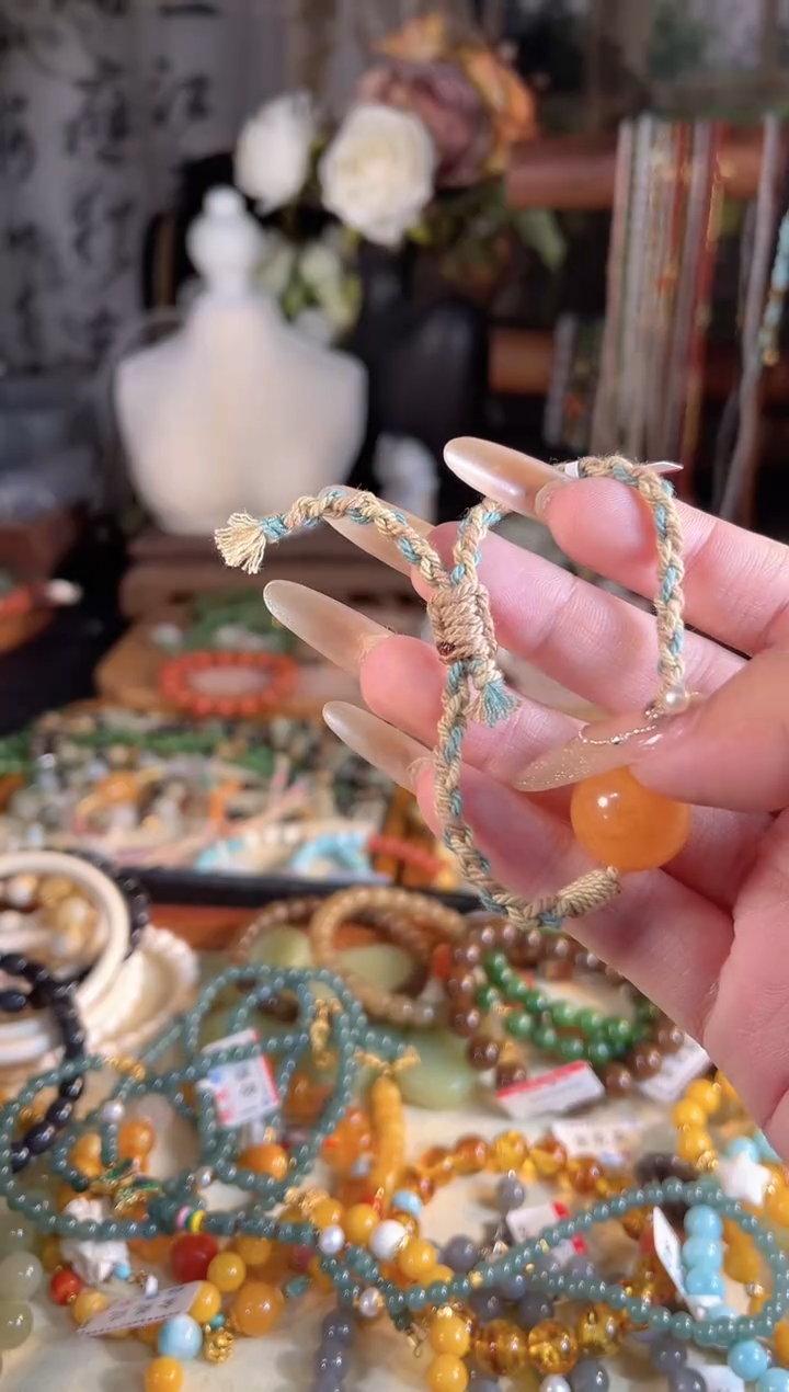 【闪购商品】蜜蜡手链未镶嵌多样性发货其一