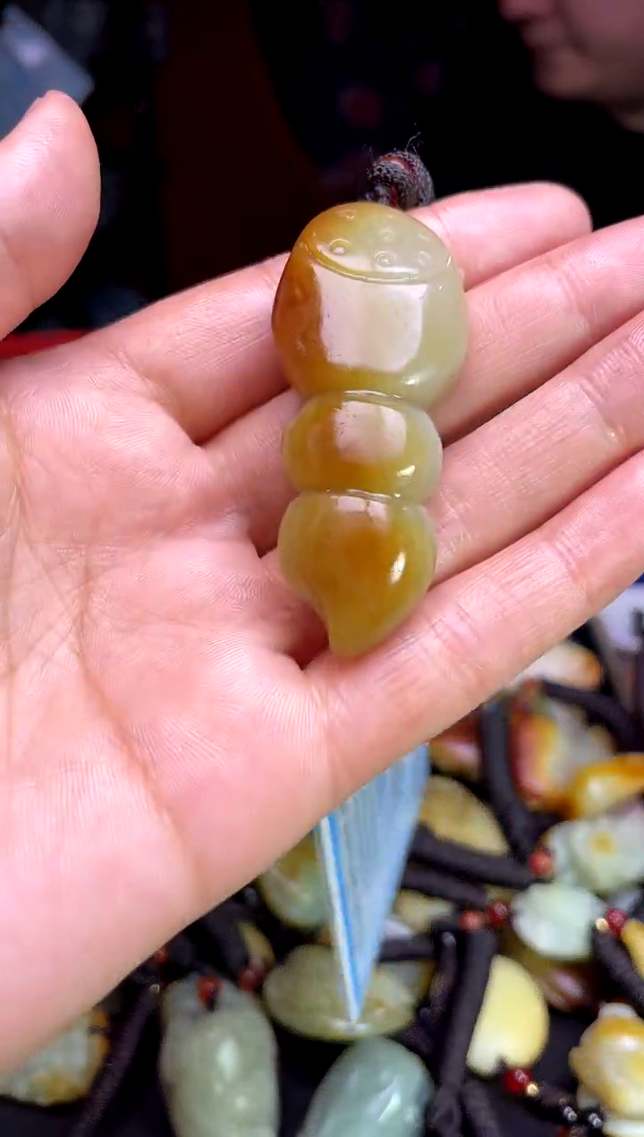 和田玉未镶嵌颈饰1