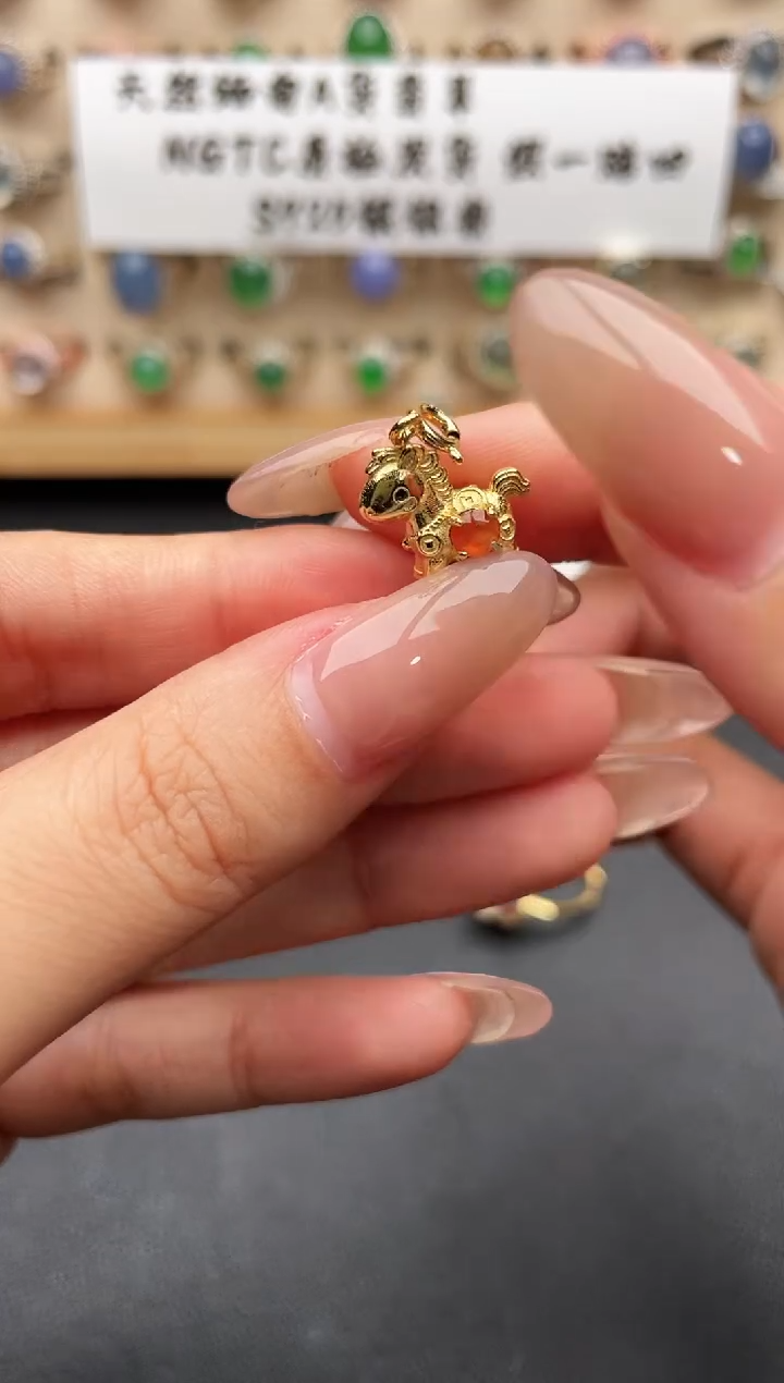 未镶嵌戒指翡翠一物一证一礼盒