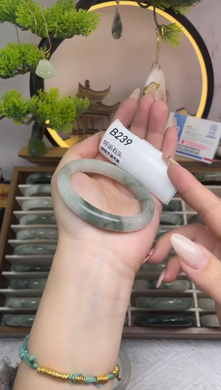 未镶嵌手镯石英质玉B239