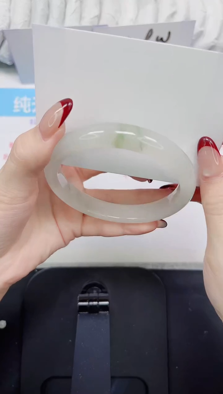 【闪购商品】石英质玉手镯未镶嵌178