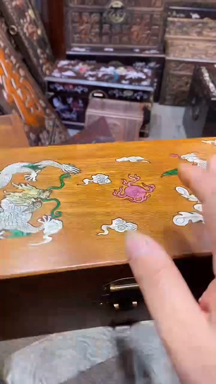 木木雕款玉*麟盒子一个