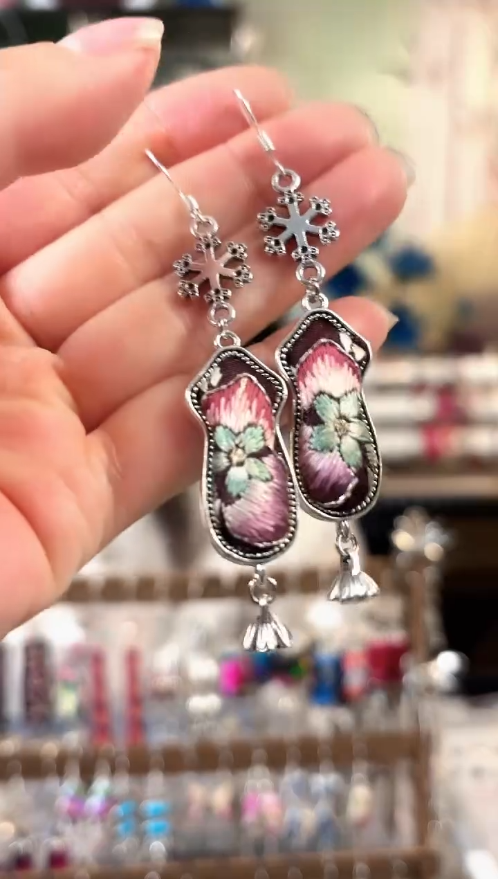 彩云南阁非遗老绣饰品507