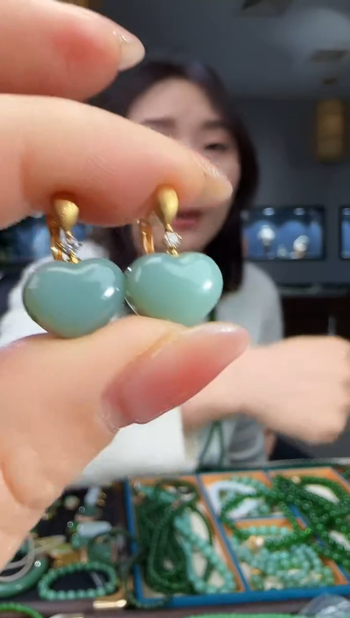 18K金镶嵌和田玉耳饰1