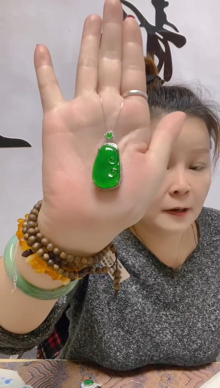 颈饰未镶嵌翡翠天然A货 假一罚四