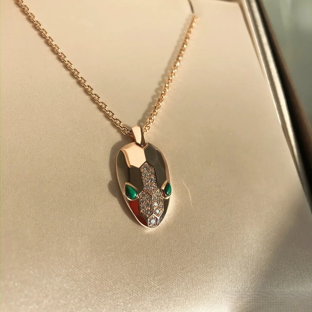 99新 BVLGARI/宝格丽 小花柳 18k玫瑰金 孔雀石钻石 蛇头项链 
