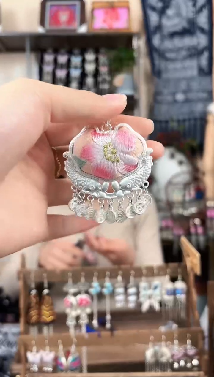 织绣民族风非遗老绣饰品564