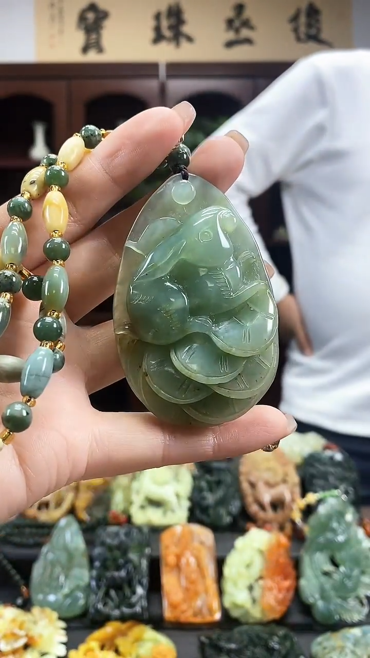 【闪购商品】蛇纹石玉吊坠未镶嵌·