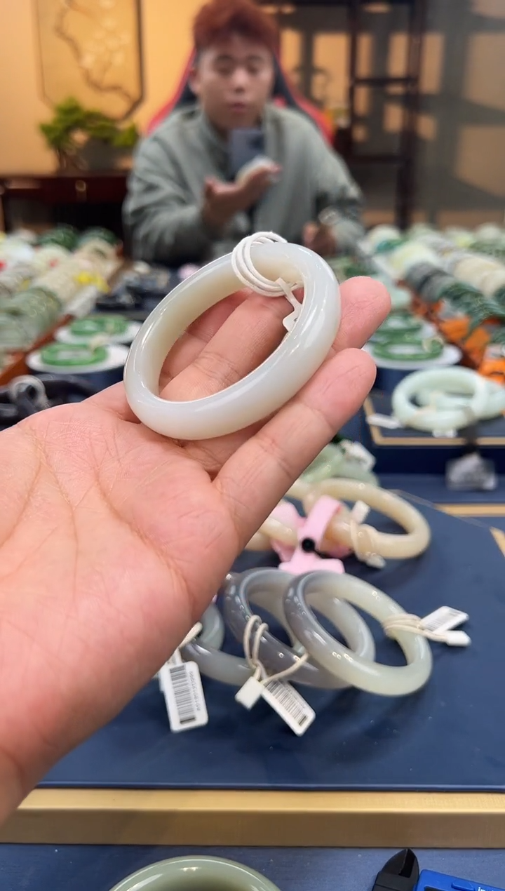 【闪购商品】和田玉手镯未镶嵌A0084-54