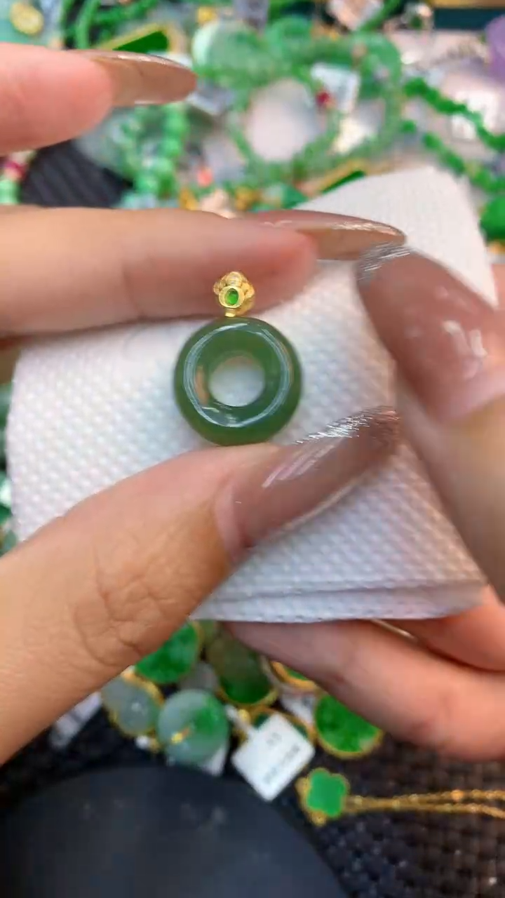 颈饰未镶嵌翡翠1