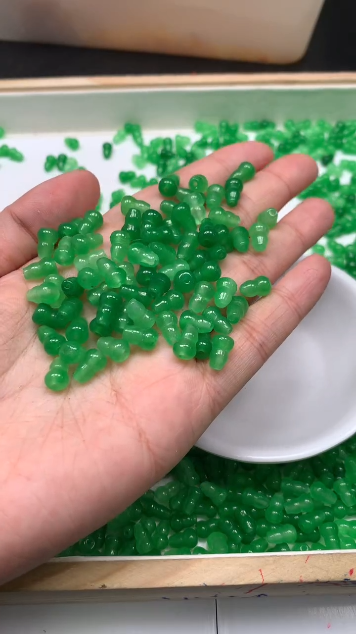 未镶嵌散珠玛瑙/玉髓B948 （深）冰绿 葫芦6*9mm10颗5元