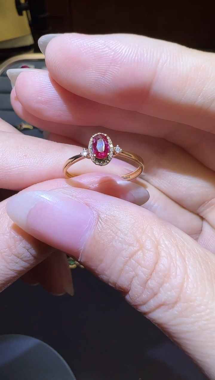 18K金镶嵌戒指红宝石0.32ct