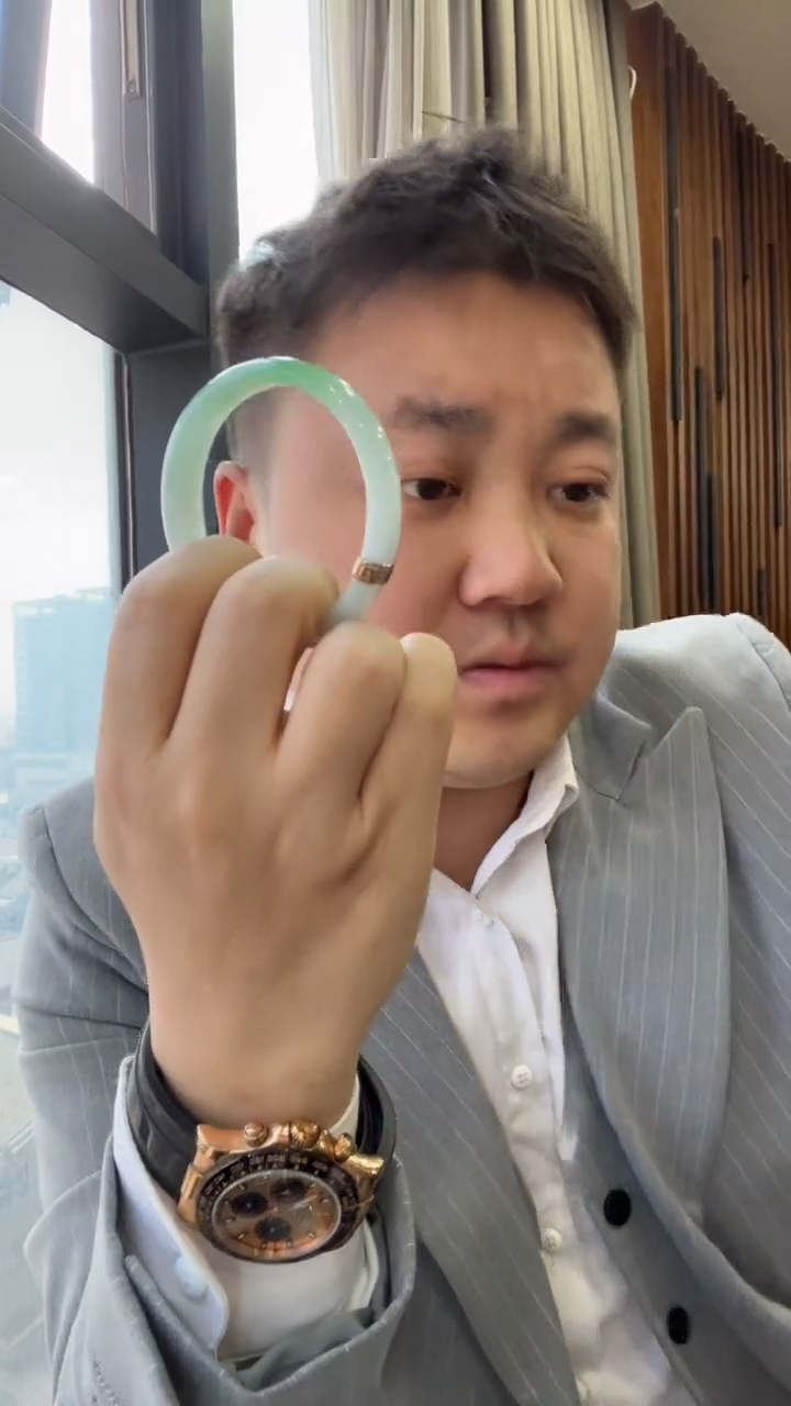 18K金镶嵌手镯翡翠贵妃手镯  