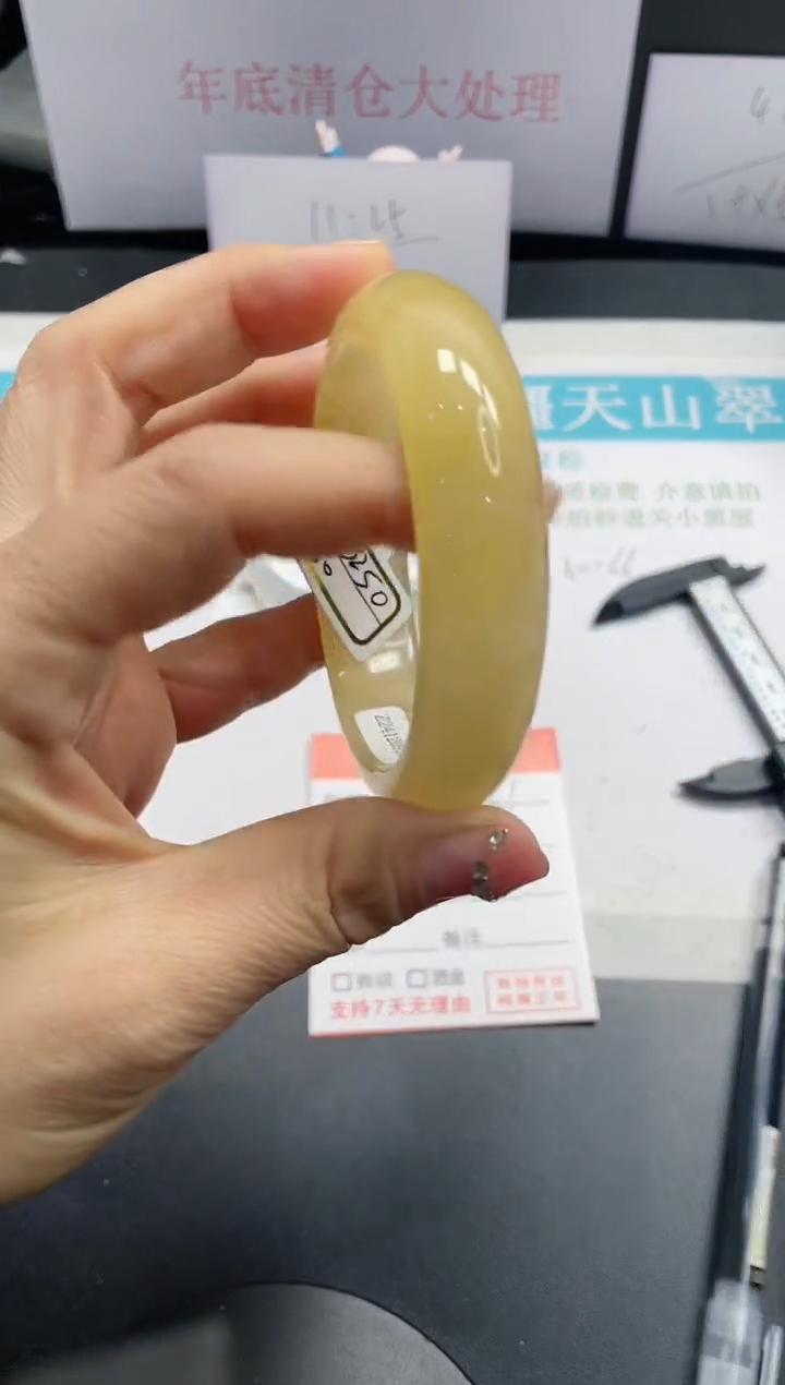 【闪购商品】石英质玉手镯未镶嵌51