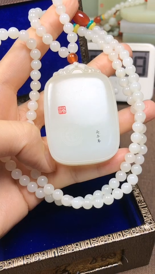 颈饰未镶嵌和田玉吴*谓吴