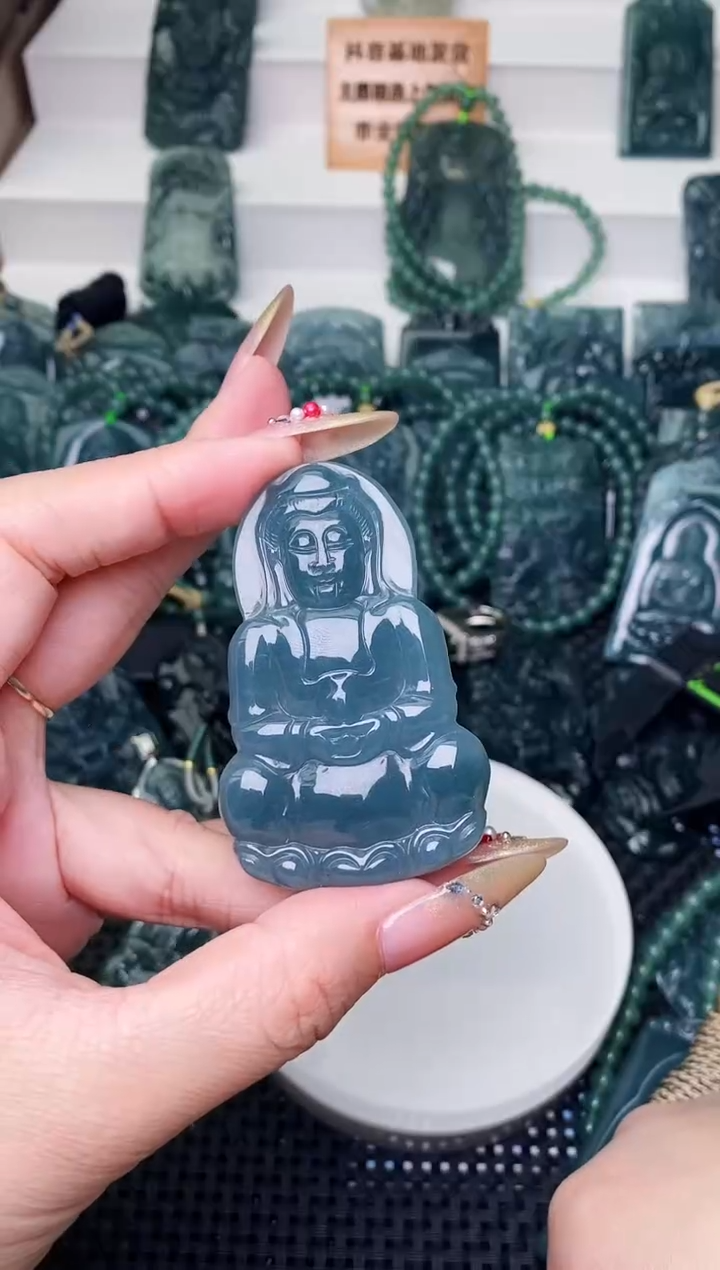 颈饰未镶嵌翡翠 