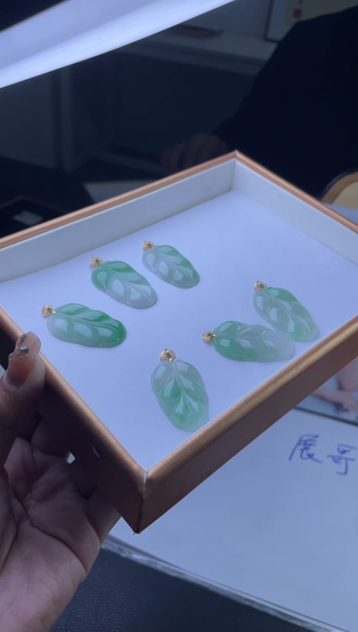 【闪购商品】翡翠挂件18K金镶嵌多样性发一件H16