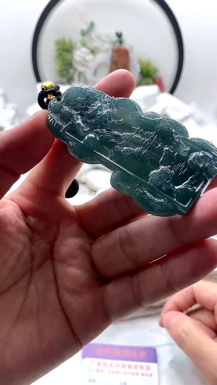 颈饰未镶嵌翡翠山水龙牌