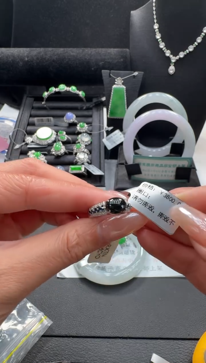 18K金镶嵌挂件翡翠翡翠戒指