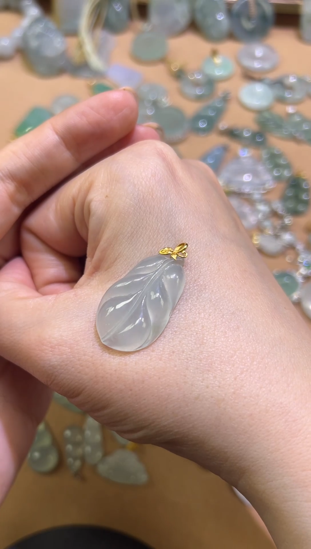 【闪购商品】翡翠颈饰18K金镶嵌叶子