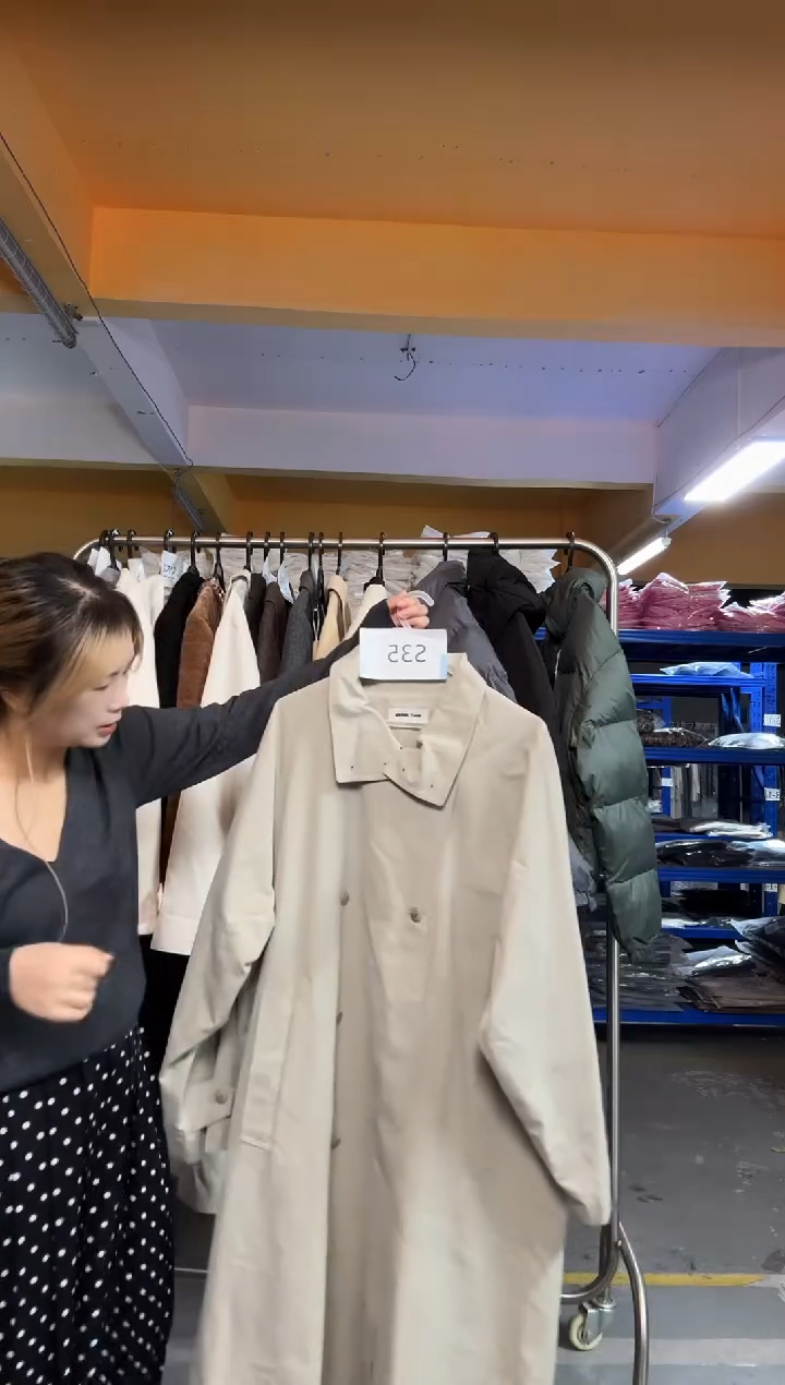 S35杏色风衣外套