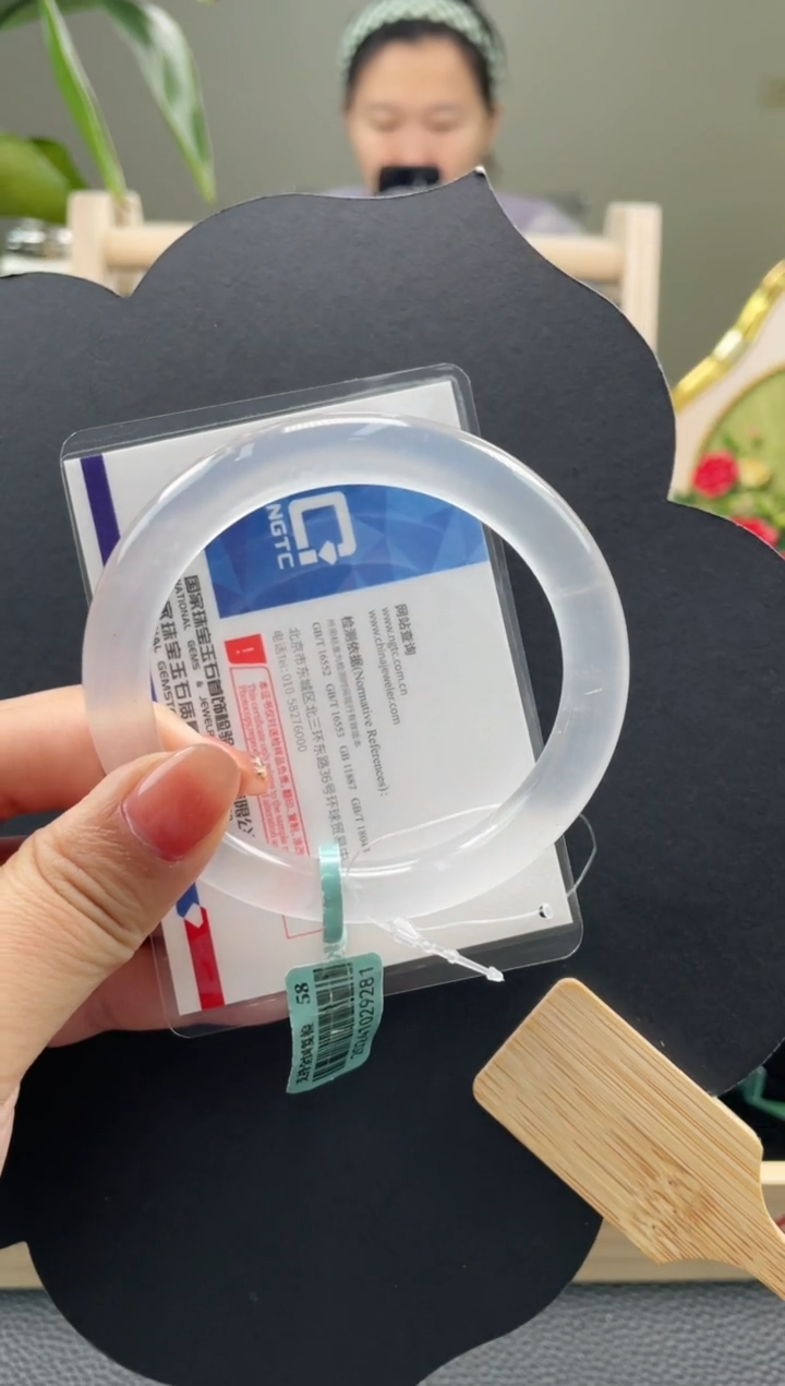 【闪购商品】石英质玉手镯未镶嵌口径57+